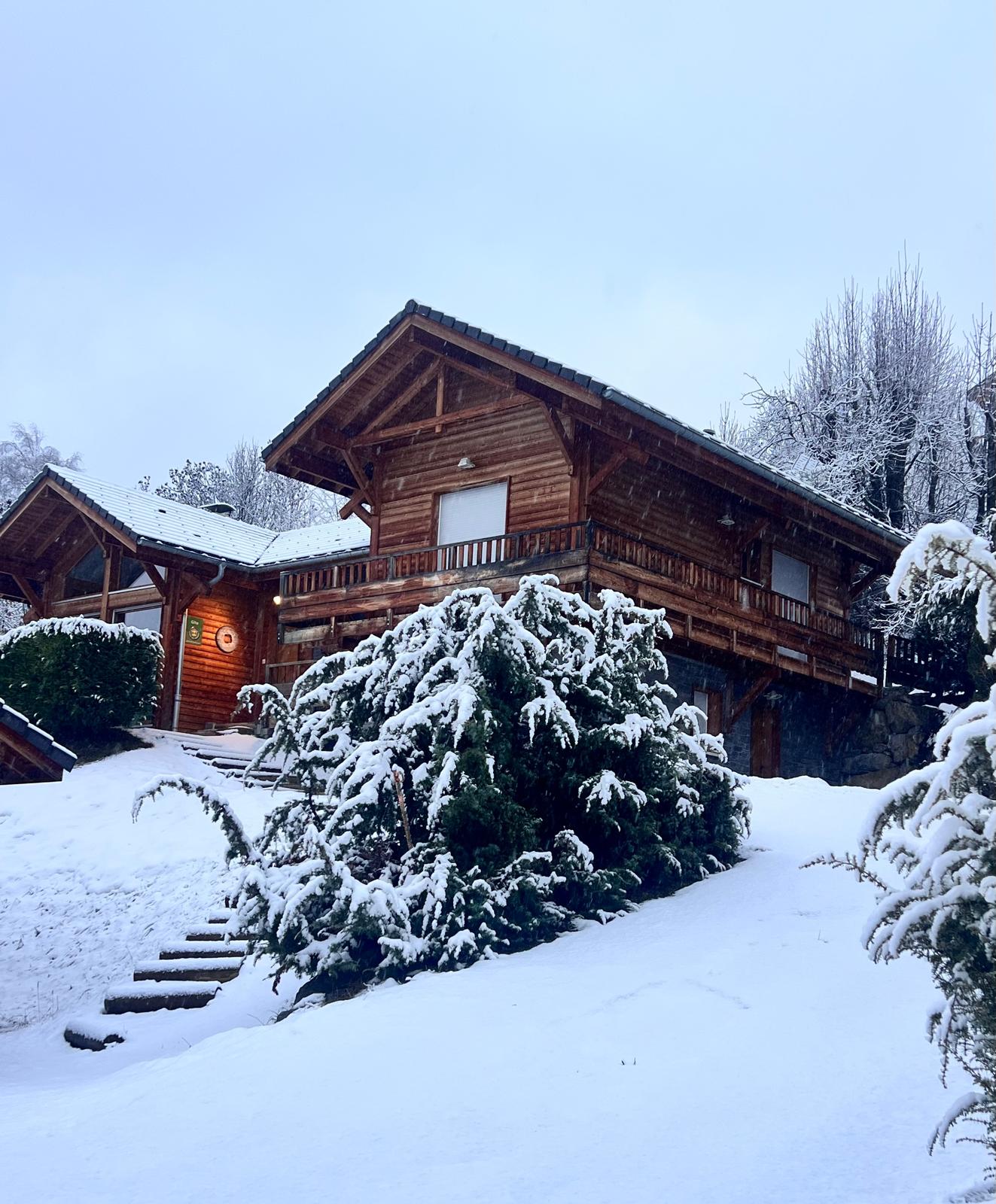 Chalet L'Écrin sous la neige
